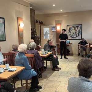 Senioren und Vortrag