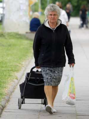 Frau mit Rolli